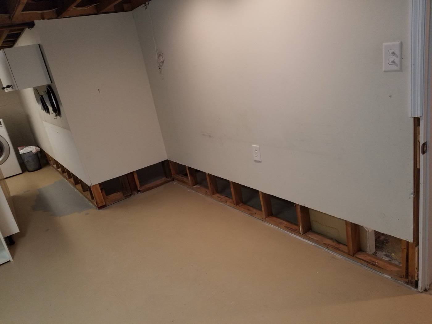Drywall flood-cut and drying after a pipe leak
