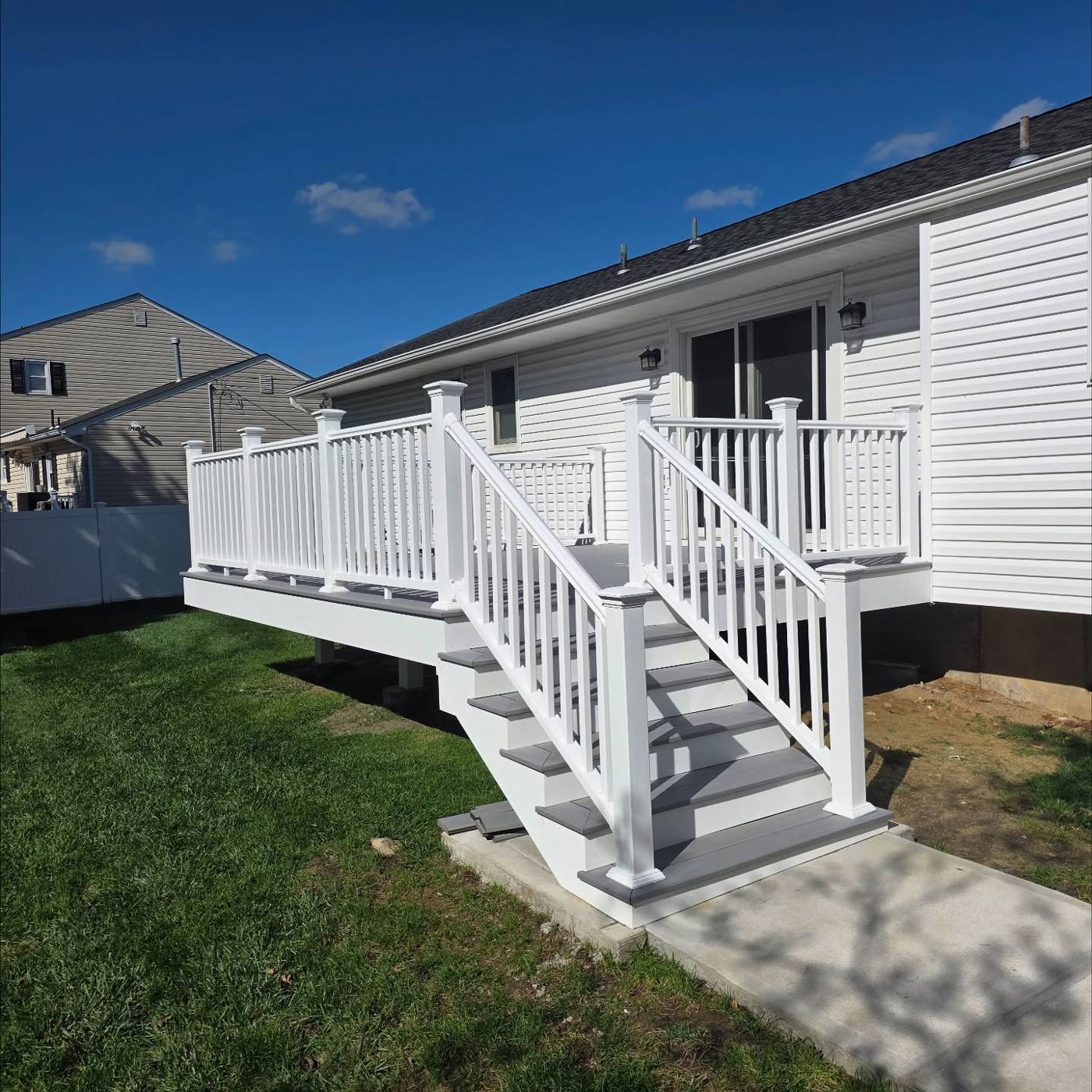 Finished composite deck with white railings